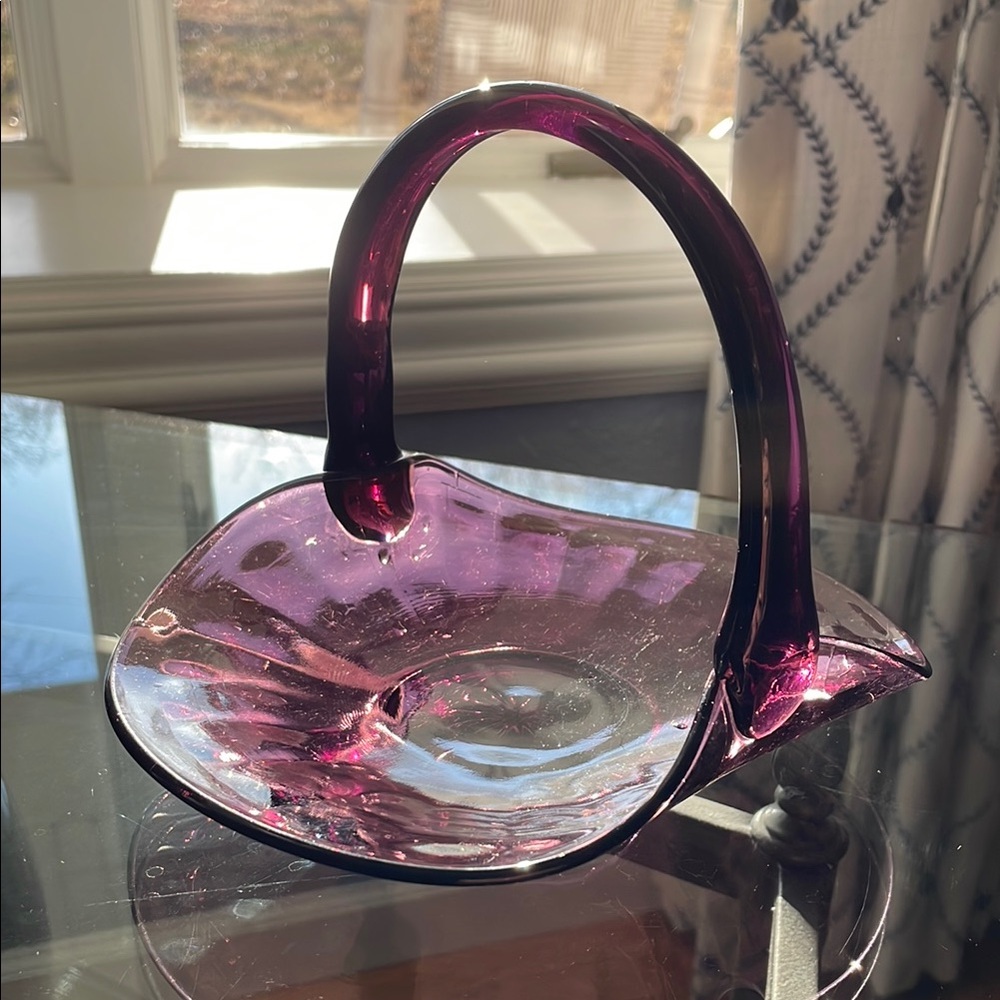 Fenton Vintage and elegant Amethyst Purple Glass Basket with applied handle